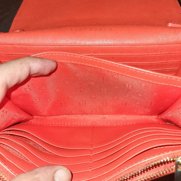 TORY BURCH Red Leather Robinson Chain Link Crossbody Wallet - Picture 8 of 15